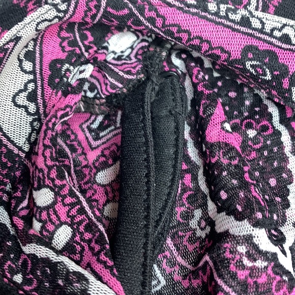 INC Petite Pink Black White Blouse w/Cami Rhinestones EUC - Picture 14 of 17